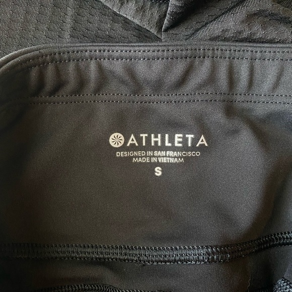 ATHLETA Woman’s Black Mesh Side Pockets Capri Leggings, Size S - Picture 5 of 13